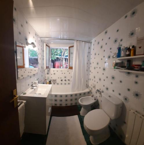 a bathroom with a sink and a toilet and a tub at Caldetas in Caldes d'Estrac