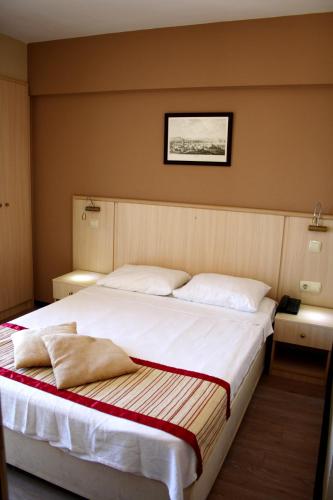 Ένα ή περισσότερα κρεβάτια σε δωμάτιο στο İleri Hotel & Apartments
