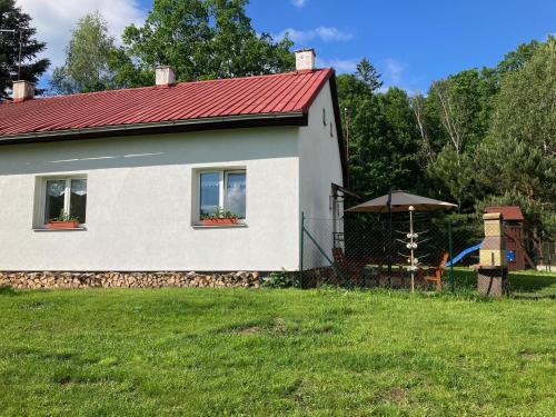 a small white house with a red roof at Fischerky in Nové Hrady