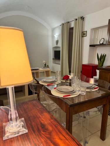 a dining room with a table with a lamp on it at Il Borgo dei Mestieri in Spoleto