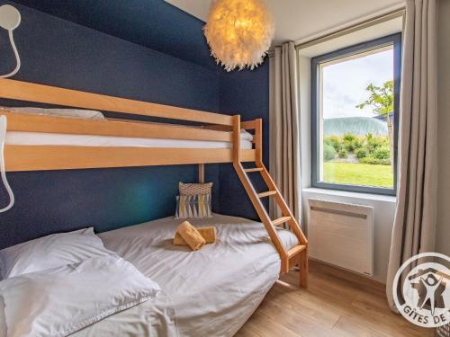 a bedroom with a bunk bed and a window at Gîte paisible au cœur des vignobles avec jardin et parking privatif - FR-1-622-3 in Rochefort-sur-Loire