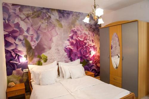 Ένα ή περισσότερα κρεβάτια σε δωμάτιο στο Apartments with swimming pool Stari Grad, Hvar - 22629