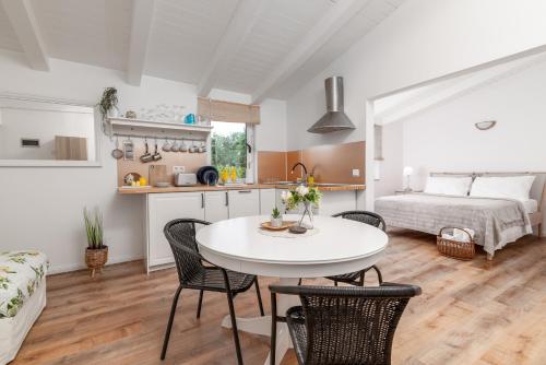 Apartments with parking space Rovinj - 22740