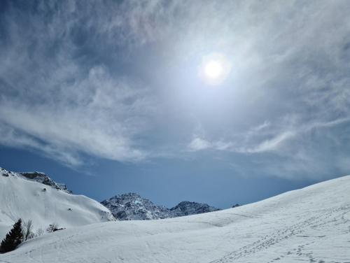 冬のFeWo D'Rock Arosa- center of nightlife by Nature Apartments Switzerlandの様子