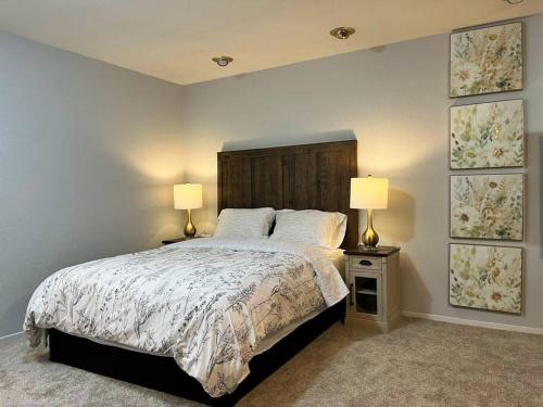 Postel nebo postele na pokoji v ubytování Spacious 2Beds Suite Close to Downtown and UC Davis Medical Center