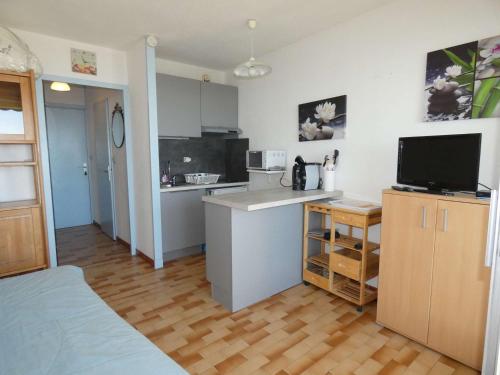 Studio cabine avec piscine, parking et climatisation en bord de mer
