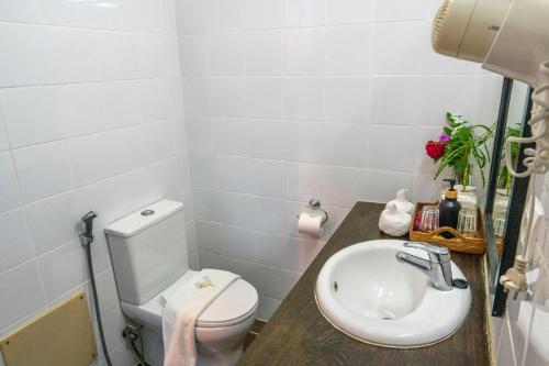 a bathroom with a toilet and a sink at Balibo Fort Hotel in Balibo