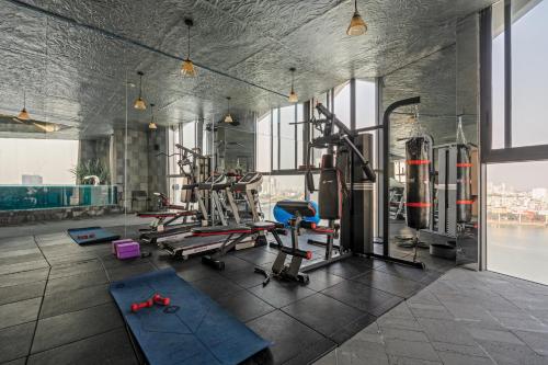 Fitness centrum a/nebo fitness zařízení v ubytování HAIAN Riverfront Hotel Da Nang