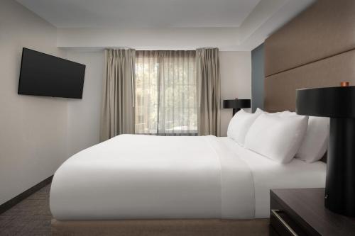 a large white bed in a hotel room at Residence Inn Palo Alto Los Altos in Palo Alto
