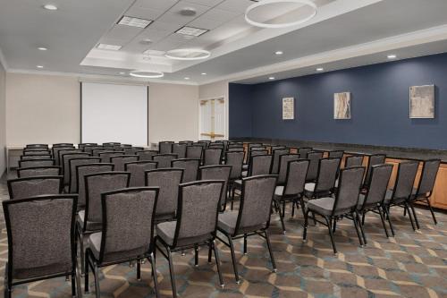 a room with a bunch of chairs in it at Residence Inn Palo Alto Los Altos in Palo Alto