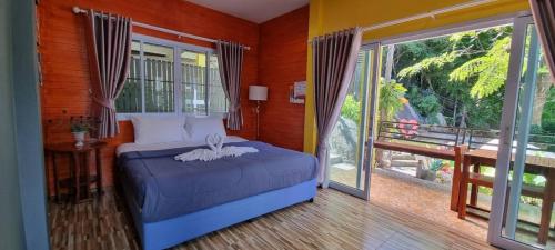 Postel nebo postele na pokoji v ubytování Greenery Resort Koh Tao