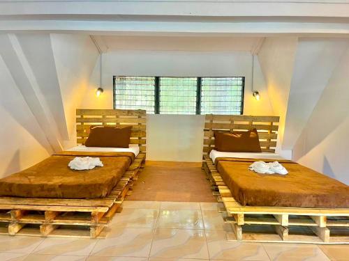 a room with two beds in a room at On Board Panglao Beach Hostel & Resort in Dao