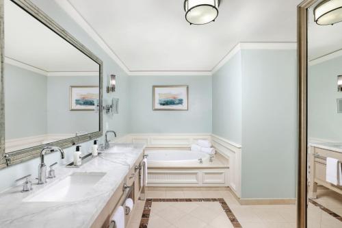 Koupelna v ubytování The Ritz-Carlton Key Biscayne, Miami