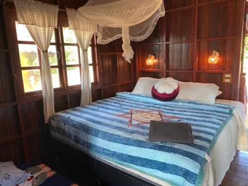 Voodi või voodid majutusasutuse Phuthipthara Resort toas