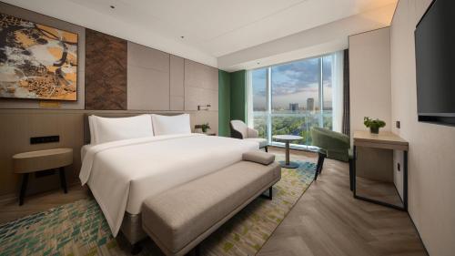 a bedroom with a large bed and a large window at Holiday Inn Shijiazhuang High-tech Zone, an IHG Hotel in Shijiazhuang