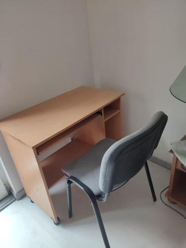 a computer desk with a chair in front of it at Gite 2 chambres avec cours in Weyer