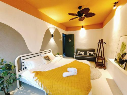 Letto o letti in una camera di Area Bandar Putra Kulai 4-6BR near AEON IOI Airport
