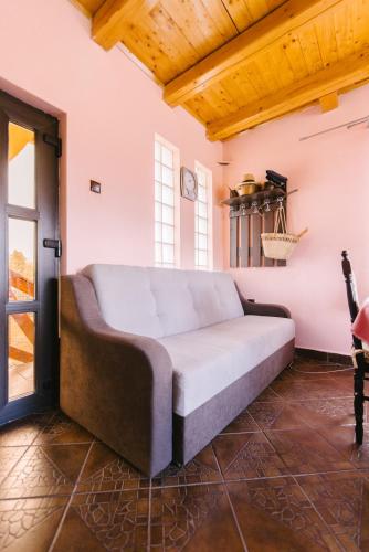 a couch sitting in the corner of a room at Riverside • cabine in Gălăuţaş