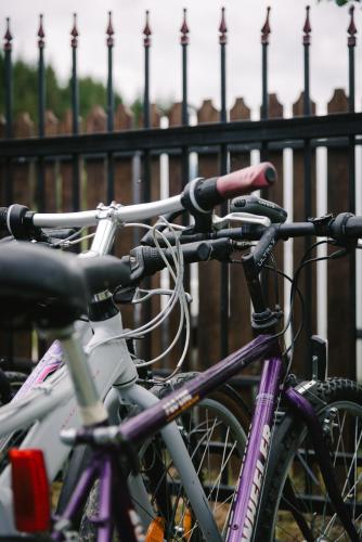 a group of bikes parked next to a fence at Riverside • cabine in Gălăuţaş