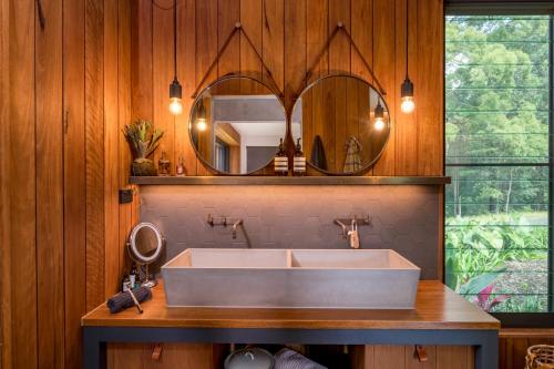 a bathroom with a sink and a mirror at Tally Farm in Upper Tallebudgera