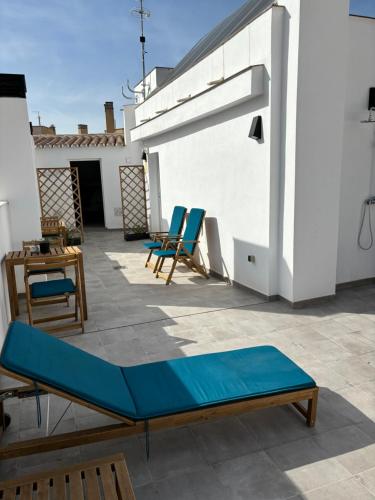 Central Studio with Shared Rooftop Terrace