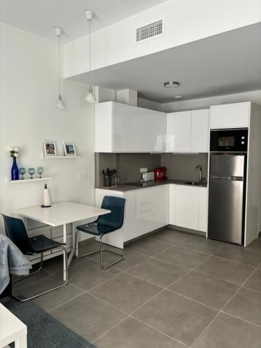 Central Studio with Shared Rooftop Terrace