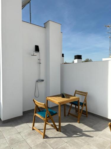 Central Studio with Shared Rooftop Terrace