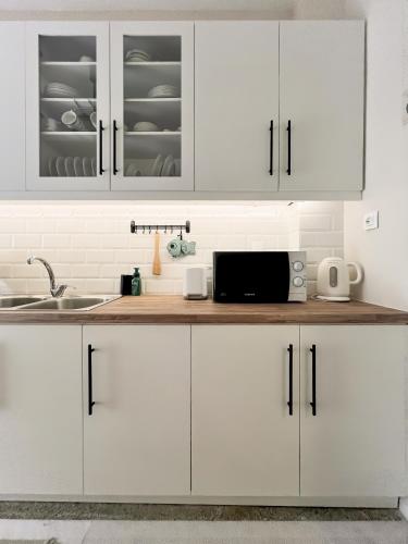 Sonia's SKG 3 Bedroom Family Apartment - Near Metro