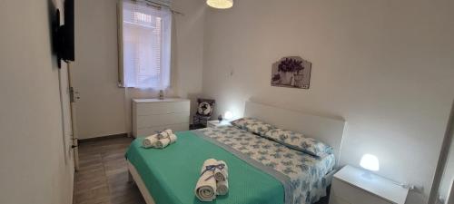 Ένα ή περισσότερα κρεβάτια σε δωμάτιο στο Casa Vacanze L'Ortensia