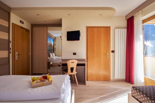 Ein Bett oder Betten in einem Zimmer der Unterkunft Berg Hotel Latemar Spitze
