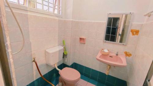 a bathroom with a pink toilet and a sink at Area Indahpura or Taman Bersatu Kulai 3-4BR near AEON Airport JPO in Kulai