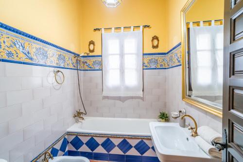 a bathroom with a tub and a sink at Casa rural Azahares de Marchena in Marchena