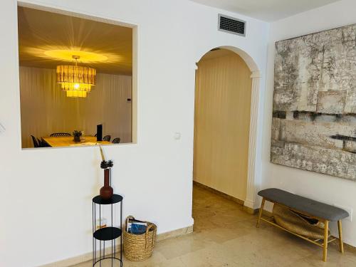 Fotografie z fotogalerie ubytování Impeccable large apartment with immense terrace and private garden overlooking the mountain, featuring 2 bedrooms and sleeping up to 4 guests located 100 meters from Plaza Maestranza v destinaci Marbella