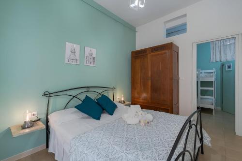 a bedroom with a bed with two stuffed animals on it at Noto Barocca - HolidayHome in Noto