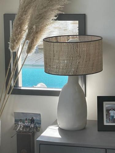 Photo de la galerie de l'établissement Maison contemporaine, piscine chauffée, à Larressore