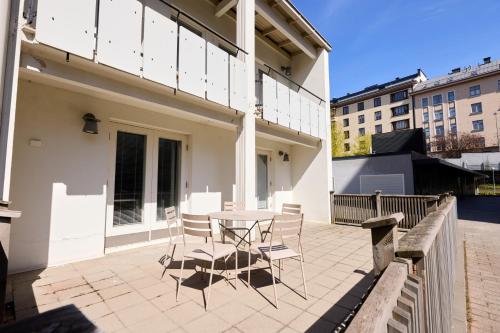 a patio with a table and chairs on a balcony at Töölö Towers in Helsinki
