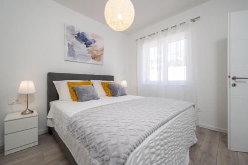 Apartment Gracin - Brand new with terrace and seaview
