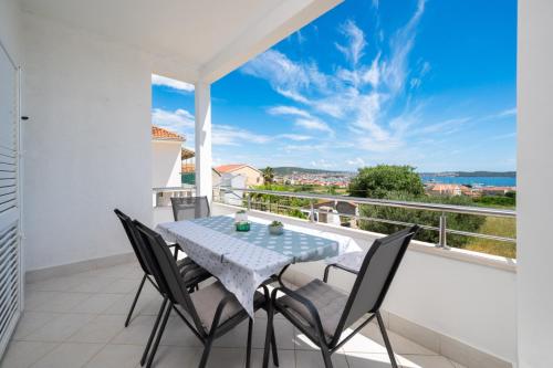 Apartment Gracin - Brand new with terrace and seaview