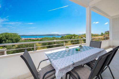Apartment Gracin - Brand new with terrace and seaview