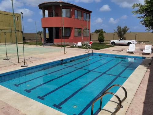 Πισίνα στο ή κοντά στο Villa Mostafa Sadek, Swimming pool, Tennis & Squash - Borg ElArab Airport Alexandria