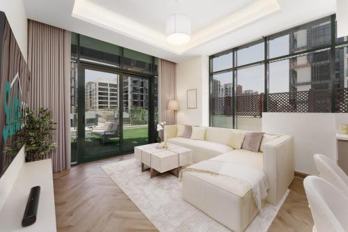 Chic 1BR Apartment in Azizi Riviera, Meydan