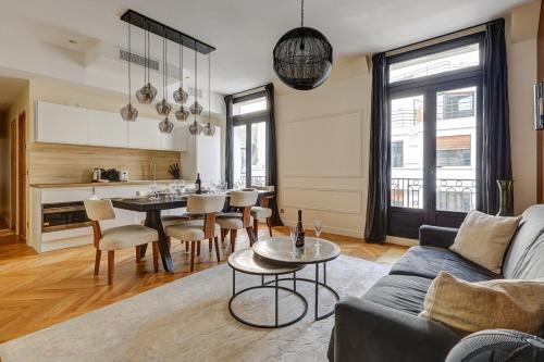 Photo de la galerie de l'établissement Suite Triomphe - Appartement charmant à Paris, à Paris