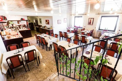 a restaurant with tables and chairs in a room at Hotel St. Pierre in Bad Hönningen