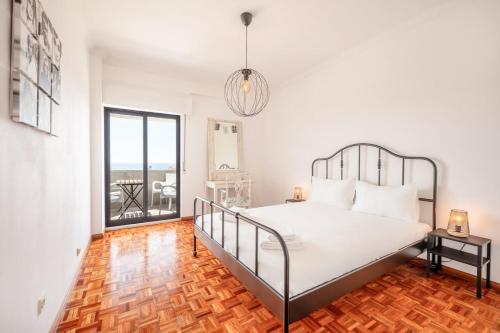 Postel nebo postele na pokoji v ubytování GuestReady - Apple beach hideaway with sea views
