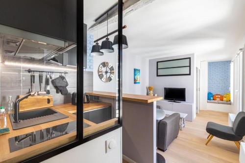 Stylish Paris Apartment near Louvre & Notre-Dame