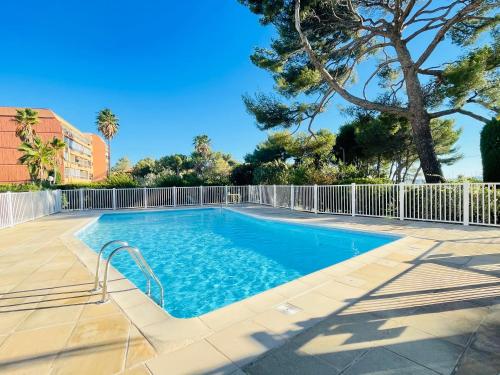 Appartement -piscine- proche bord de mer et centre