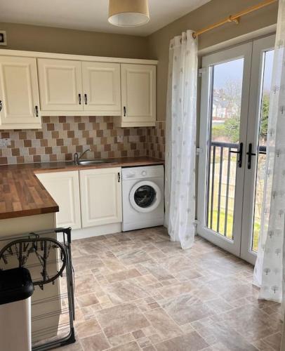 Gallery image of Spacious 4 BR, Perfect Location in Buncrana