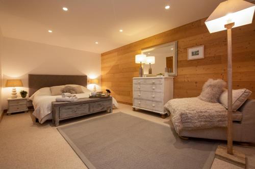 Chalets d'Henri 63 Mont Blanc Views 300m to Ski Lift - Happy Rentals