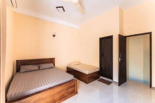 a bedroom with a bed and a bench in it at Amfa Apartment in Ratmalana