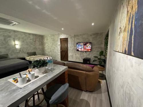 TV a/nebo společenská místnost v ubytování Ipoh Zing Vale - Family & Couple Suite